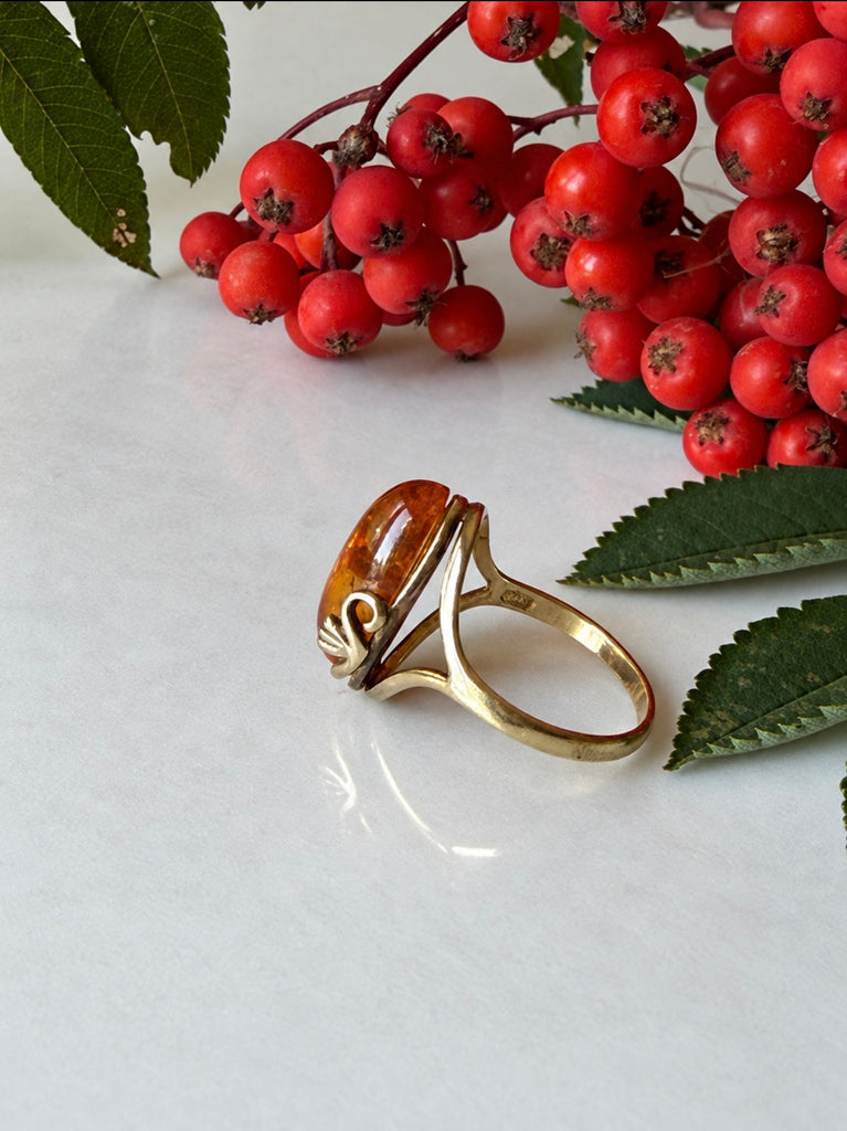 Side view of cognac Baltic amber ring with open gold-plated silver shoulders