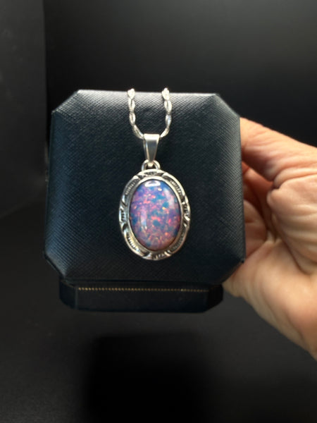 Vintage Mexican sterling silver pendant necklace with oval pink purple dragon’s breath glass cabochon