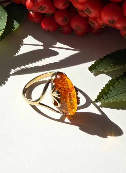 Vintage Polish Baltic amber ring in gold-plated sterling silver with cognac-orange amber cabochon among red berries