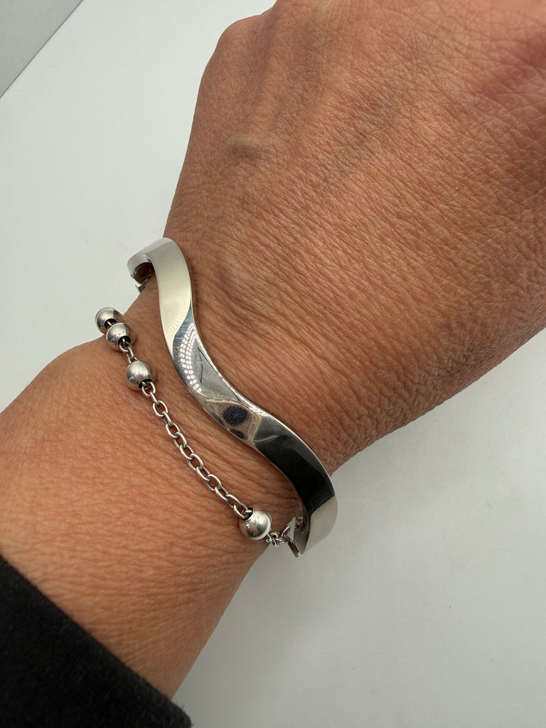 Vintage Mexican sterling silver hinged bangle worn on wrist for scale
