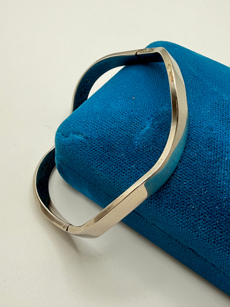 Vintage 925 silver modernist bangle displayed on blue jewellery stand