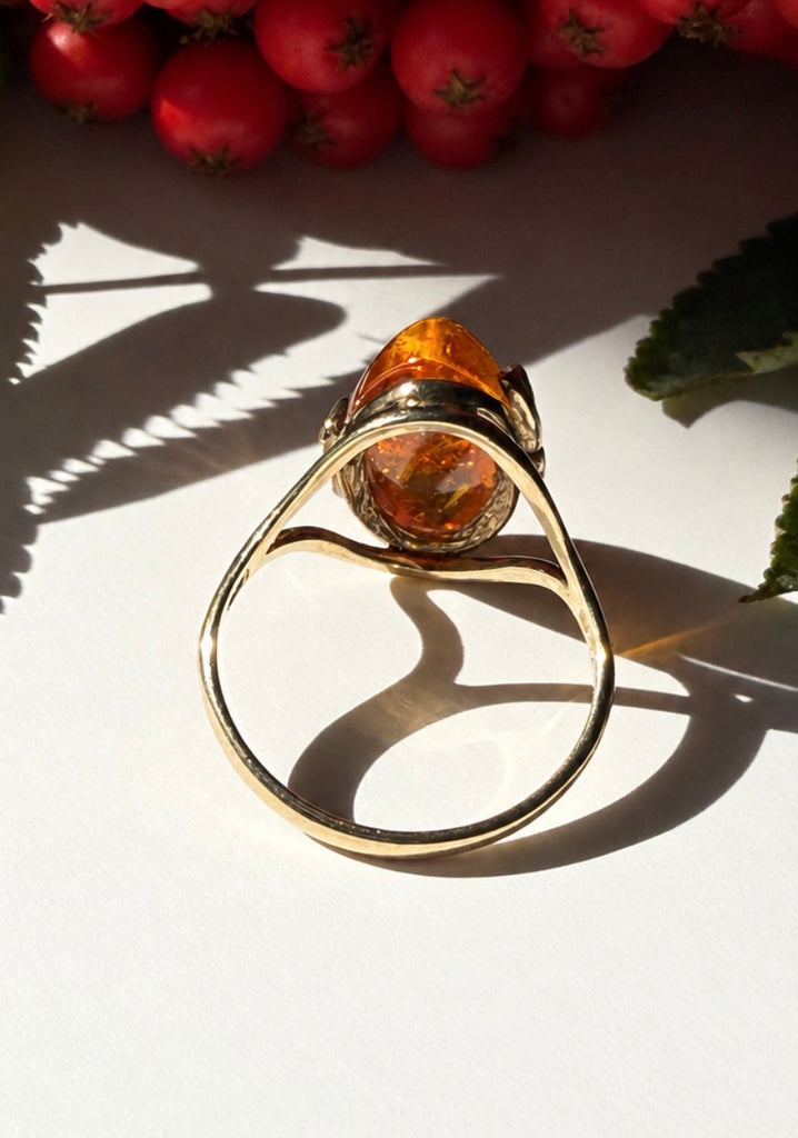Back view of vintage gold-plated 925 silver amber ring showing sculptural setting