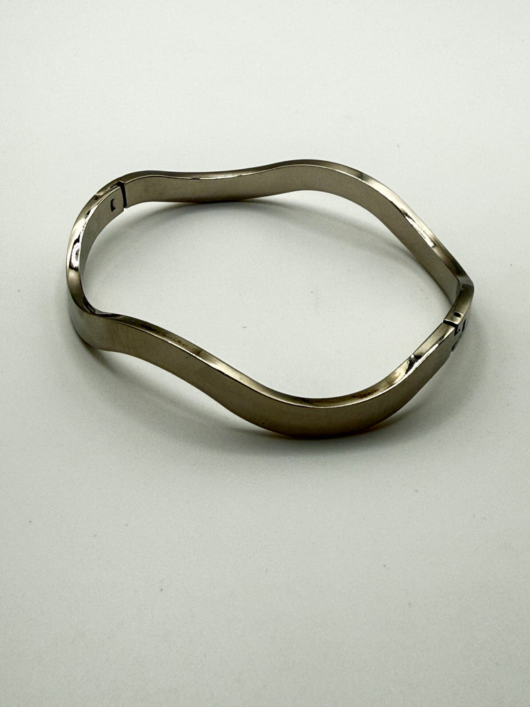 Vintage Mexican 925 silver bangle shown closed on white background